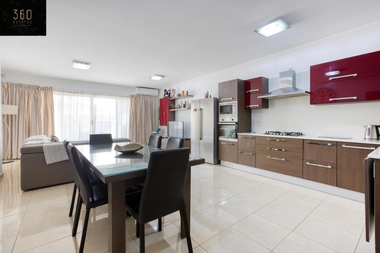 Charming Home Meters From The Seafront With Terrace By 360 Estates St. Paul's Bay Bagian luar foto