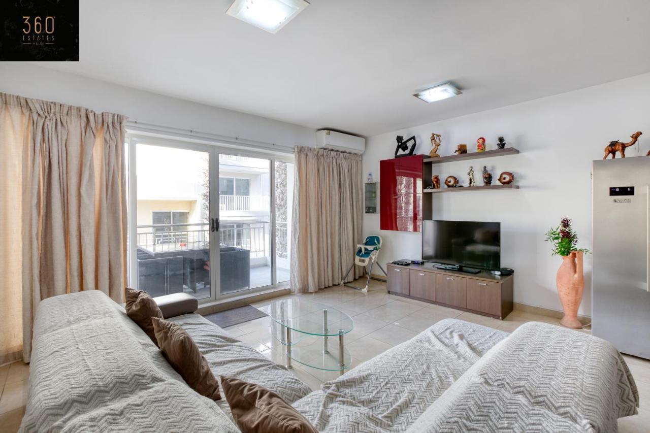 Charming Home Meters From The Seafront With Terrace By 360 Estates St. Paul's Bay Bagian luar foto