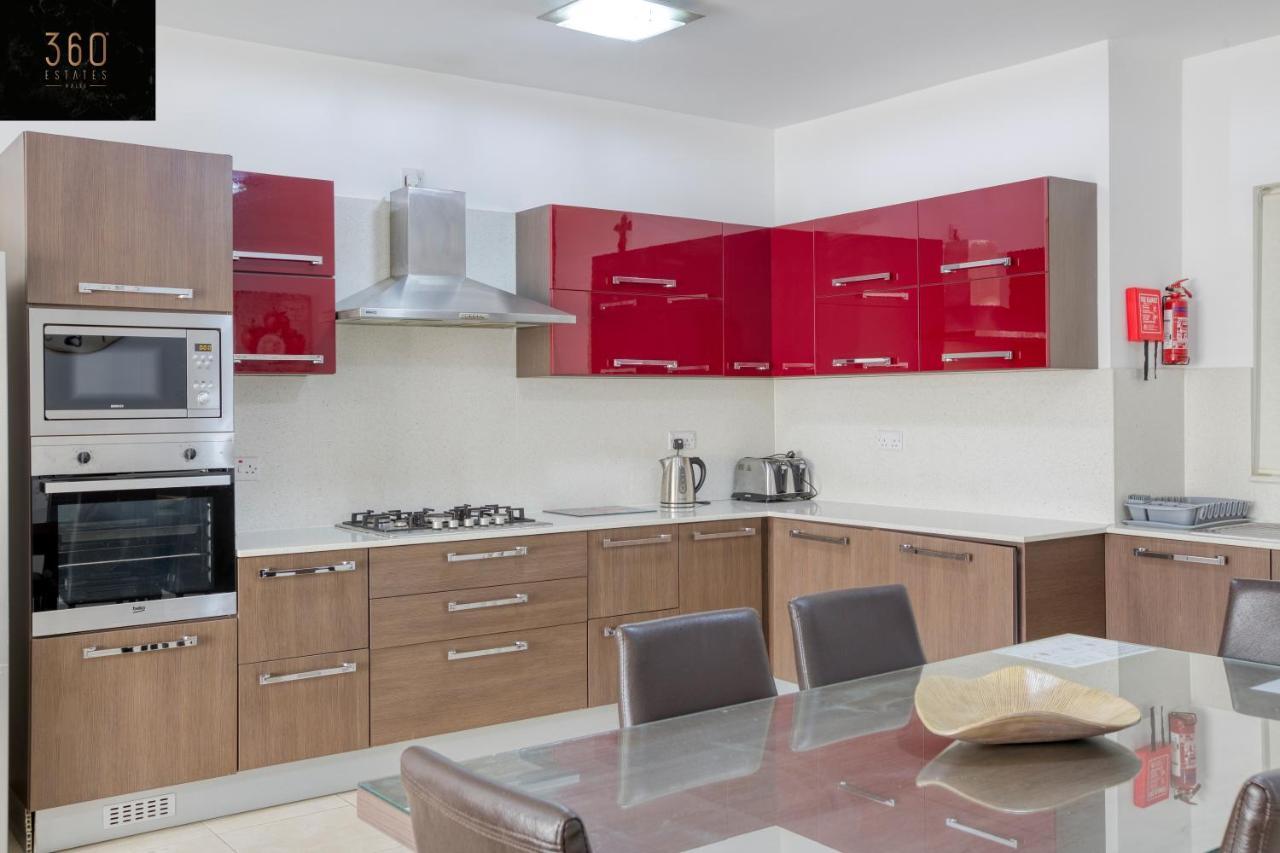 Charming Home Meters From The Seafront With Terrace By 360 Estates St. Paul's Bay Bagian luar foto