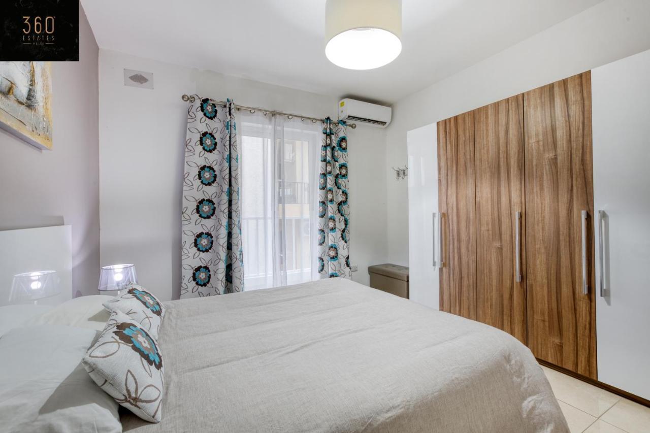 Charming Home Meters From The Seafront With Terrace By 360 Estates St. Paul's Bay Bagian luar foto