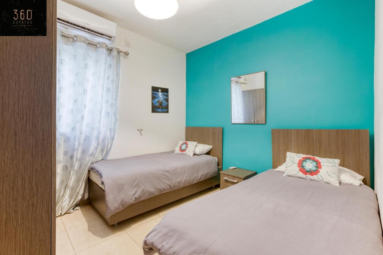 Charming Home Meters From The Seafront With Terrace By 360 Estates St. Paul's Bay Bagian luar foto